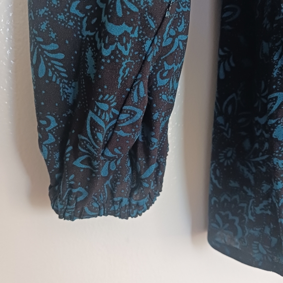 Cato • Women's Floral Lantern Sleeve String Tie Neck Tunic Top - Picture 6 of 14